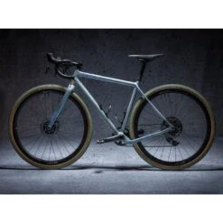 DYEDBRO Lightning Gravel Beschermfolie Voor Het Frame - Blue Matte 10 DYEDBRO Lightning Gravel Beschermfolie Voor Het Frame - Blue Matte -Sportserie Winkel dyedbro lightning gravel frame protection kit blue matte 2 1494141