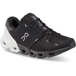 On Running On Cloudflyer 4 Heren Hardloopschoenen - Zwart & Wit 11 On Running On Cloudflyer 4 Heren Hardloopschoenen - Zwart & Wit -Sportserie Winkel on cloudflyer 4 running shoe black white 6 1323938